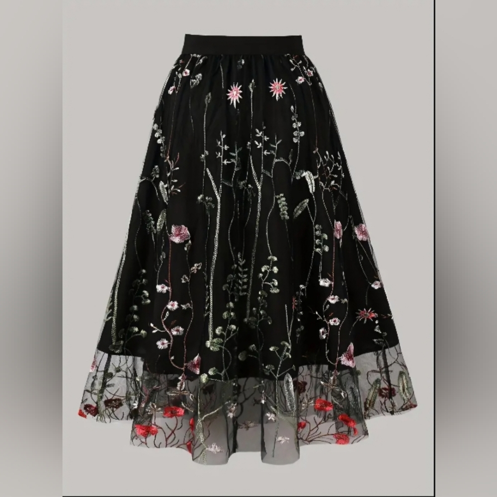 So Pretty Chic Black Floral Embroidered A-Line Skirt 👀Pretty With My White Swtr